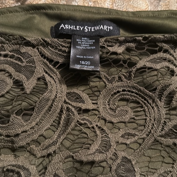 Hunter Green, Size 18/20, Ashley Stewart - Picture 2 of 4